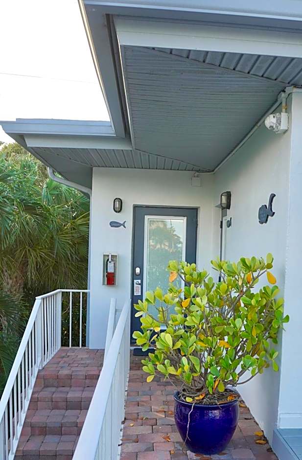 4145 By The Sea Inn & Suites