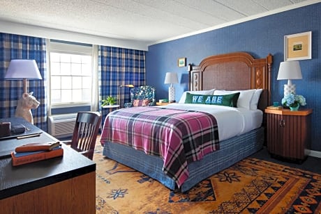 Graduate Family King Room with Two Twin Beds