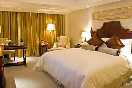 1 King Bed Deluxe Room Smoking