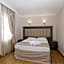 Moonshine Hotel & Suites