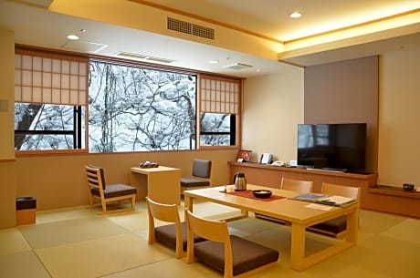 Non-smoking Japanese-style room on the castle town side of Suzaku-tei