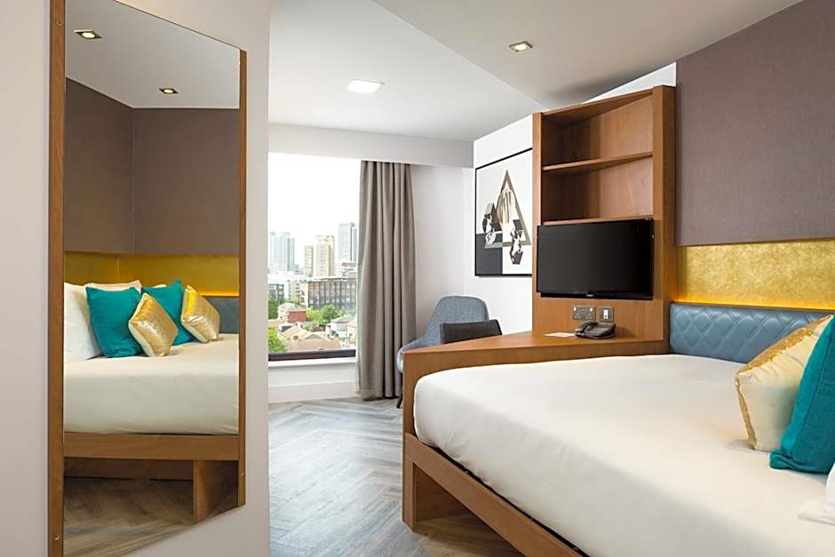 Roomzzz London Stratford