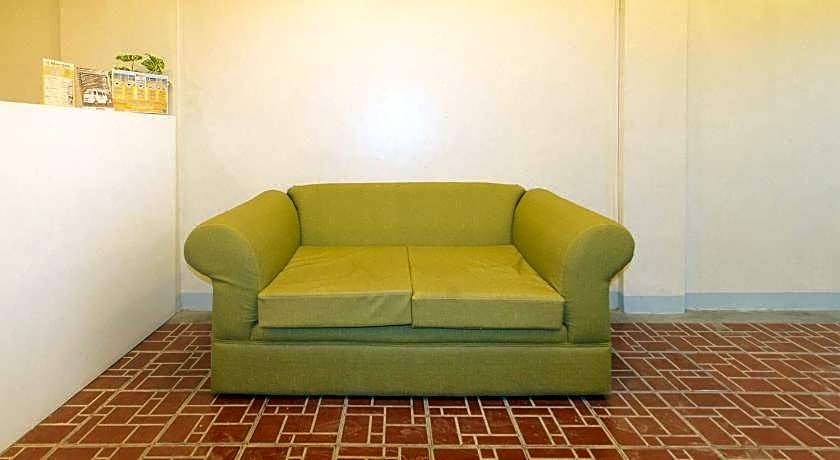 RedDoorz @ EBM One Building