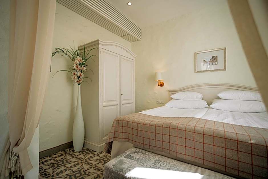 Rixwell Collection Savoy Boutique Hotel