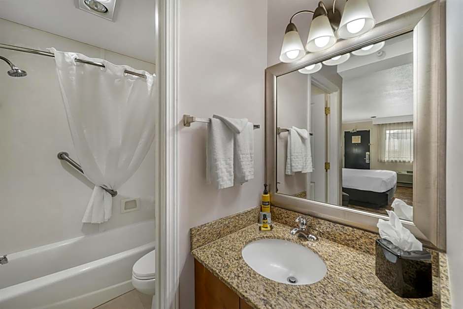 Best Western Plus Northwoods Inn