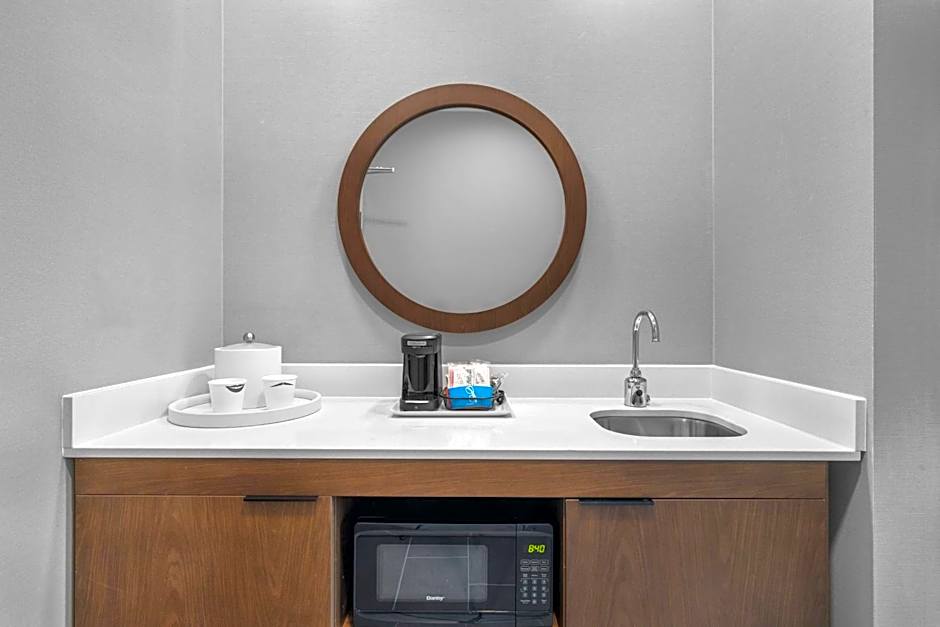 Hampton Inn & Suites Bakersfield Central