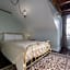 The NuWray Hotel & Carriage House