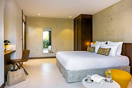 Suite with Hot Tub