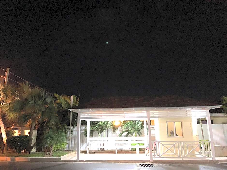 Colony Club Inn & Suites