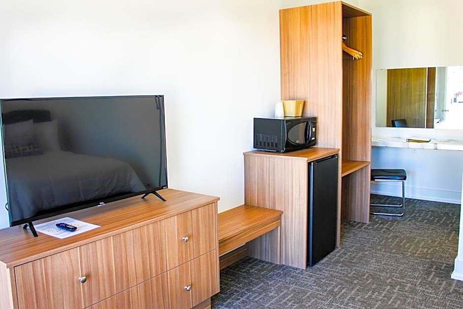 Blue Sage Inn & Suites