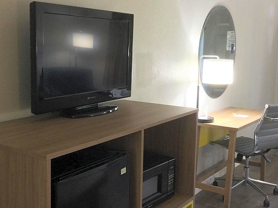 Days Inn by Wyndham Jackson