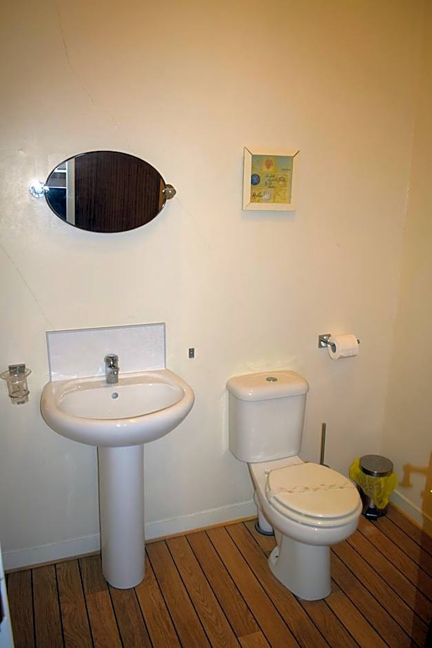 Cheers Cafe Bar & Tavern