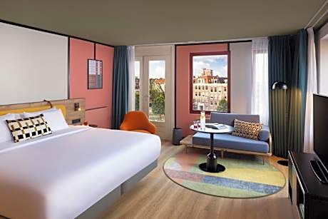 Superior Corner Room with Extra Bed (2 Adults + 1 Child)