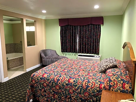 Deluxe Two-Bedroom Suite with Spa Bath