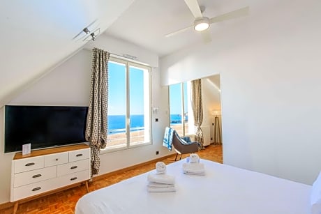 King Suite with Sofa Bed and Sea View