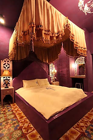 Purple Double Room 5