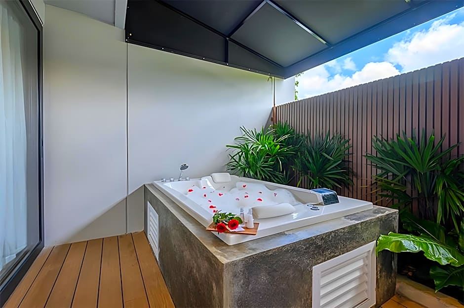 Tour De Phuket Hotel