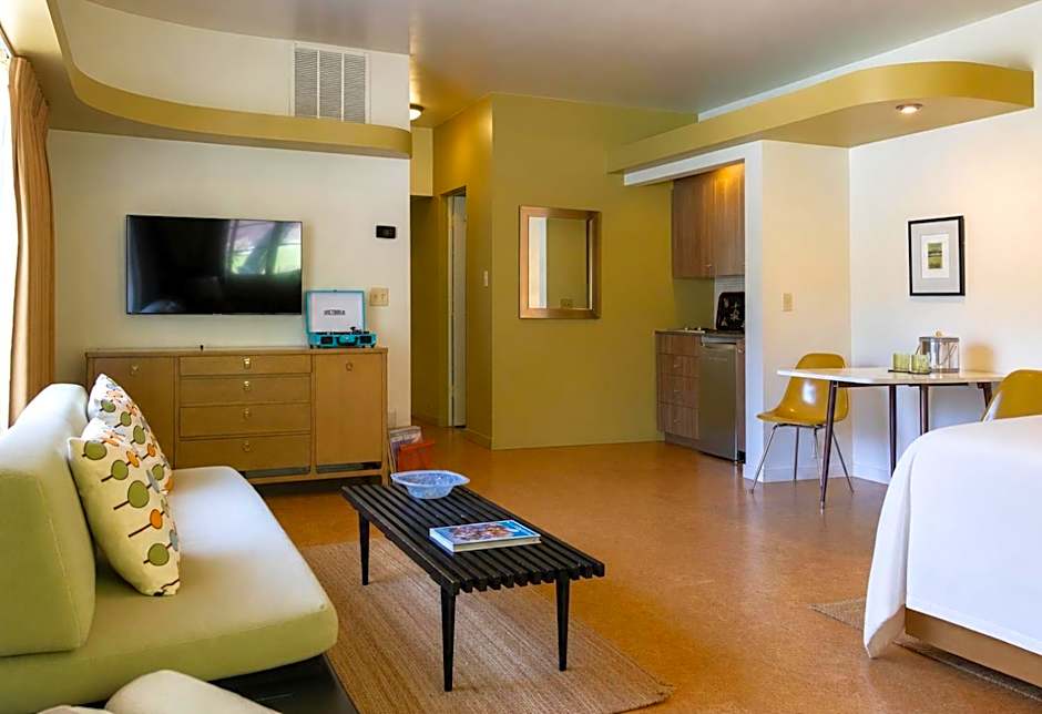 The Hideaway - 21 and Over - A Town & Desert Boutique Hotel