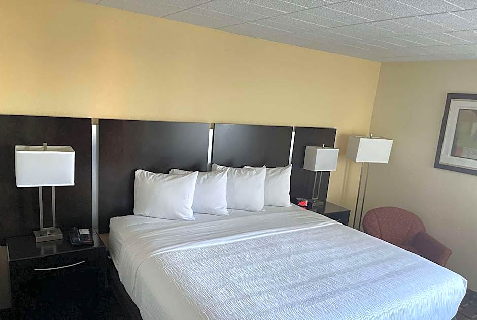 Baymont by Wyndham Scranton Dunmore