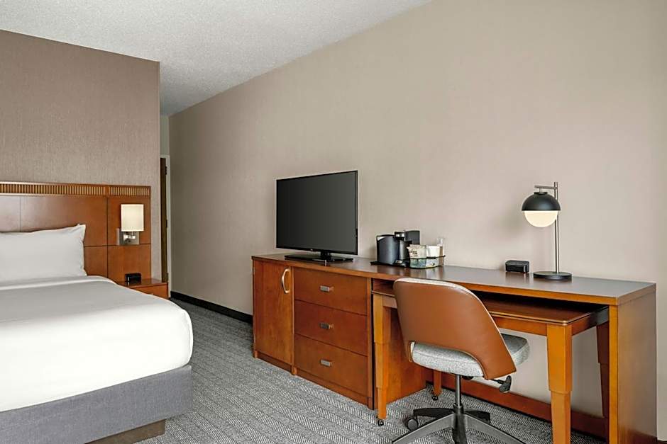 Courtyard By Marriott Detroit Livonia