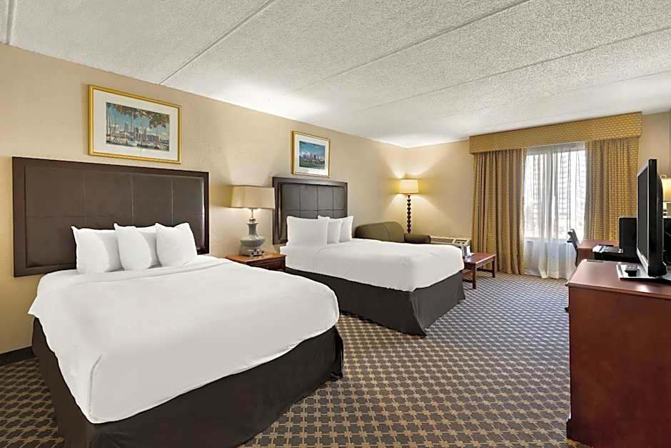 Hotel RL Cleveland Airport West