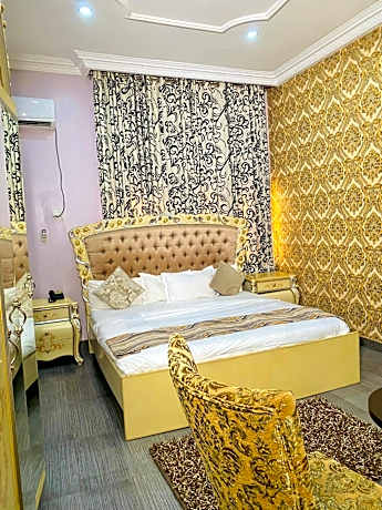 Deluxe Family Suite