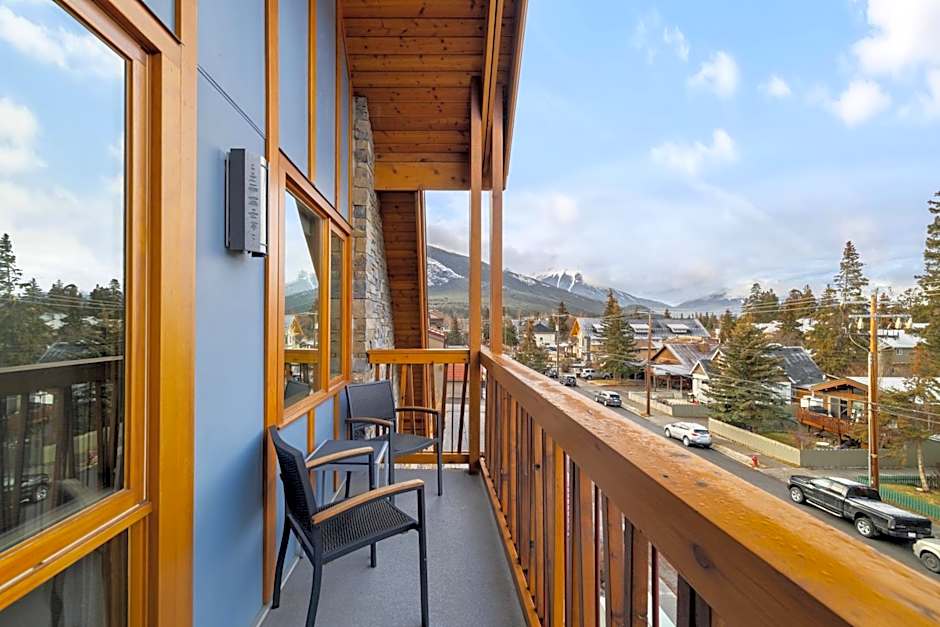 Moose Hotel and Suites
