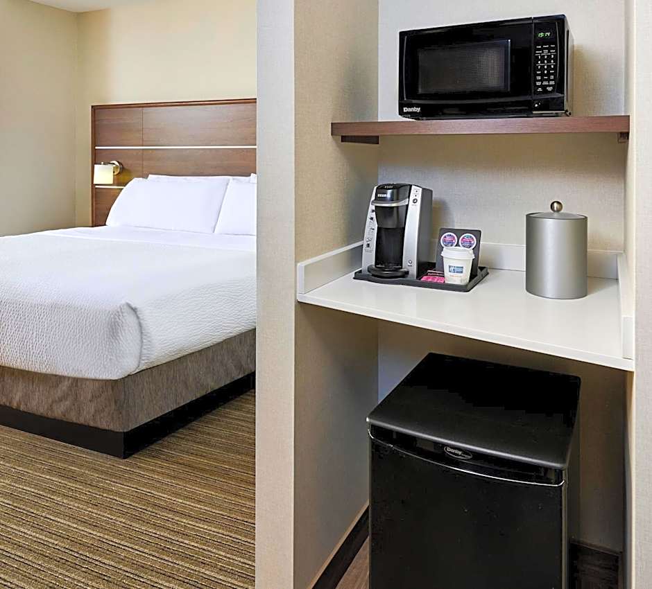 Holiday Inn Express and Suites Brantford By IHG