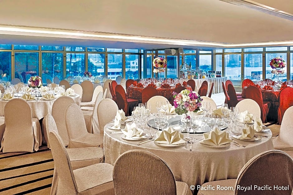 The Royal Pacific Hotel And Towers