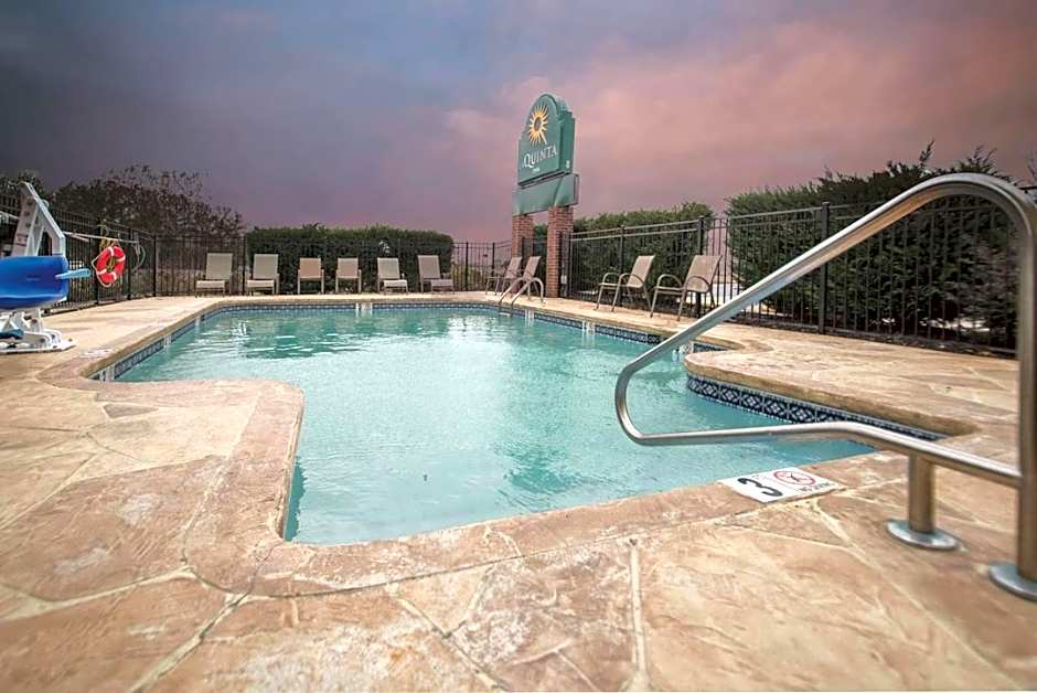 La Quinta Inn by Wyndham Calhoun South I-75