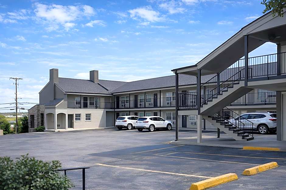 Quarters Inn & Suites