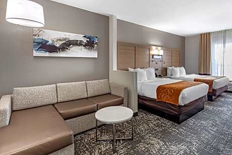 Standard Queen Room with Two Queen Beds and Sofa Bed - Non-Smoking