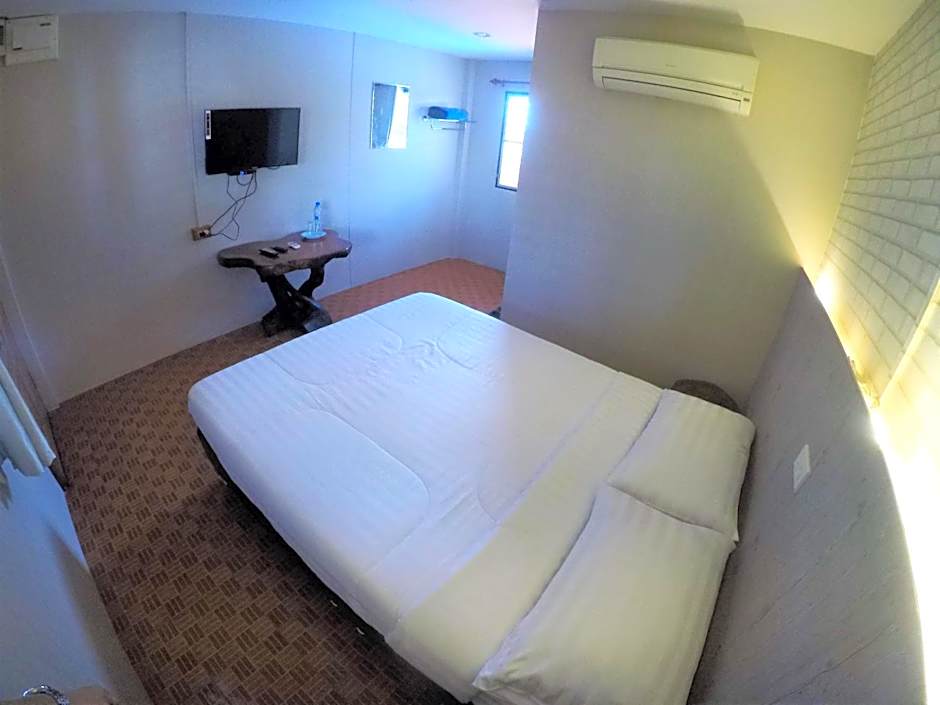 T & T Hostel Kanchanaburi