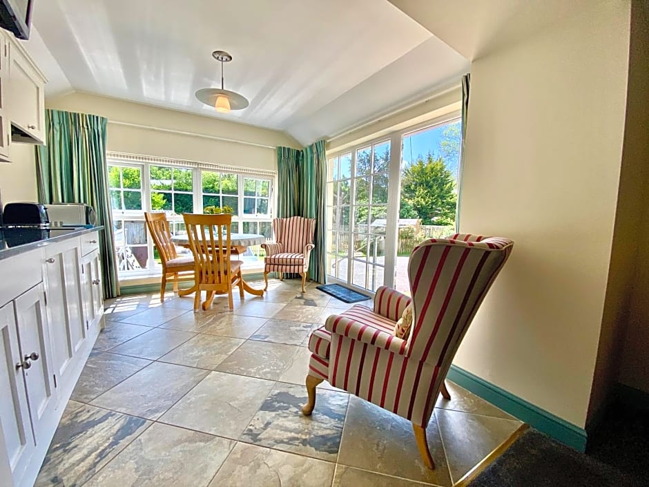 Lynwood House Bed and Breakfast