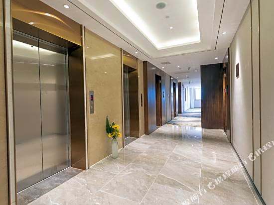 Yeste International Hotel (Helong Store)