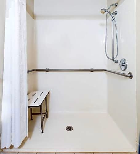 Holiday Inn Express & Suites Burlington - Mount Holly, an IHG Hotel