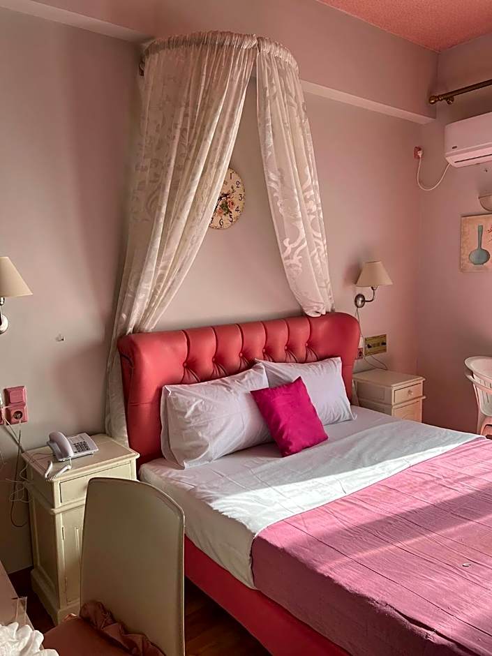 Queens Leriotis Hotel