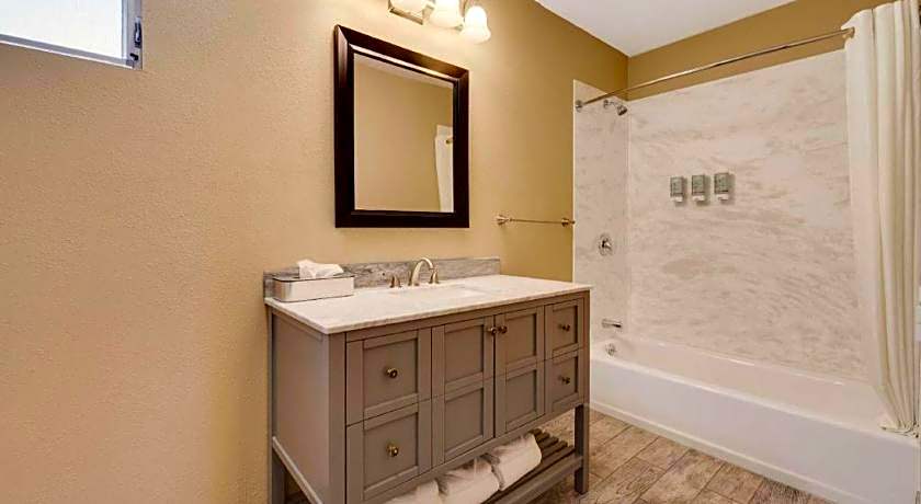 Best Western Plus Frontier Motel