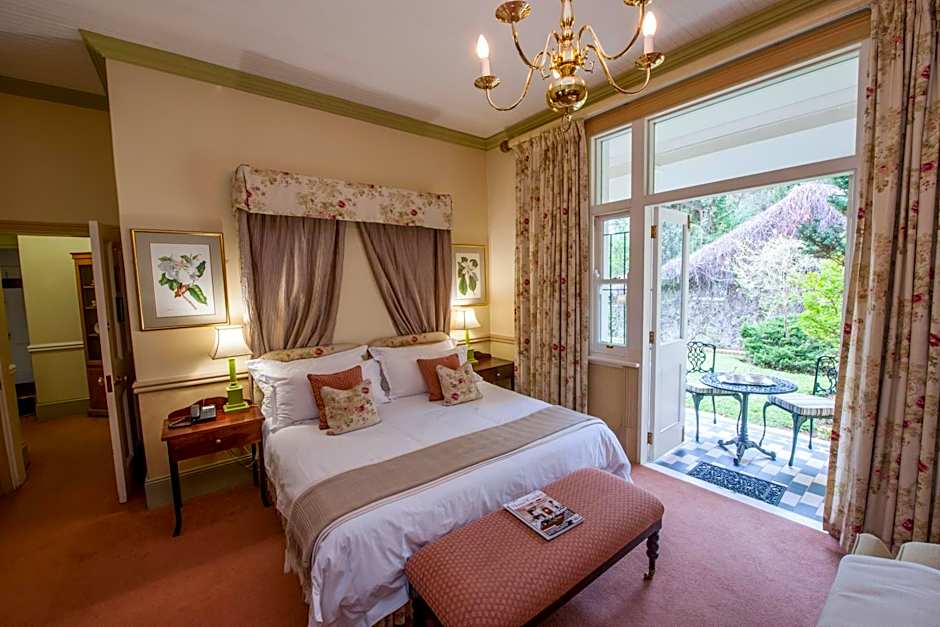 Hacklewood Hill Country House