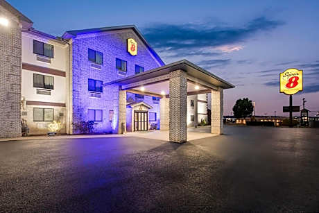 Super 8 by Wyndham Uniontown PA