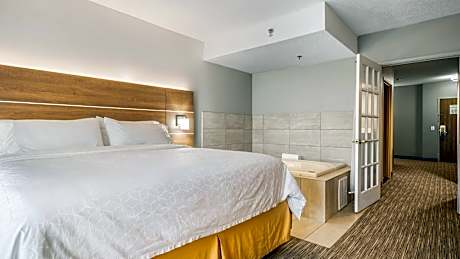 King Suite with Spa Bath - Non-Smoking
