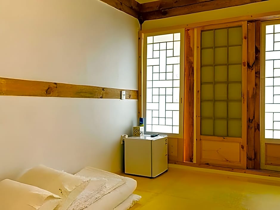 Gaeunchae Hanok Guesthouse Jeonju
