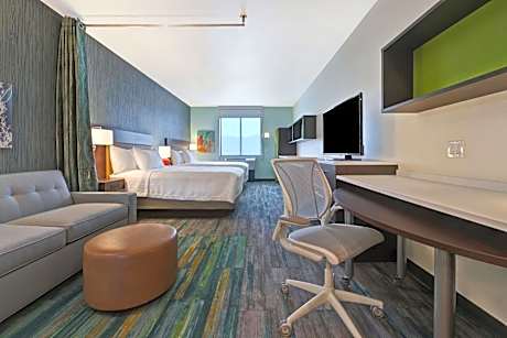 Studio Two Queen Beds