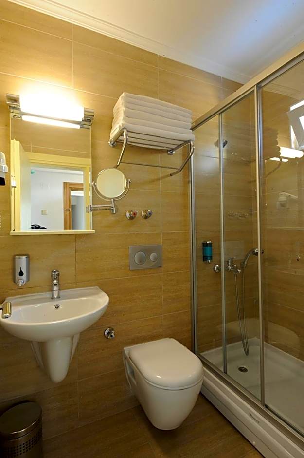 Kardes Hotel