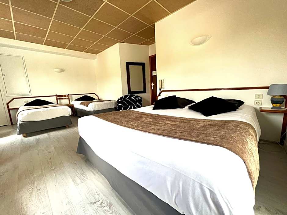 Photo 1 of 4 of Quadruple Room