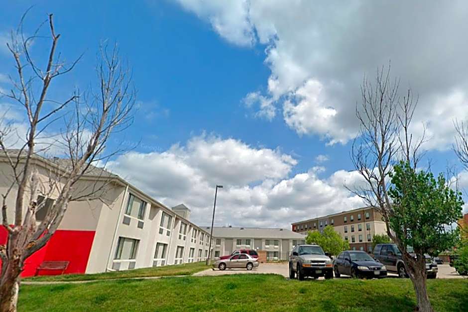 OYO Hotel Lincoln Airport NE, Hwy 80 – Lincoln, NE