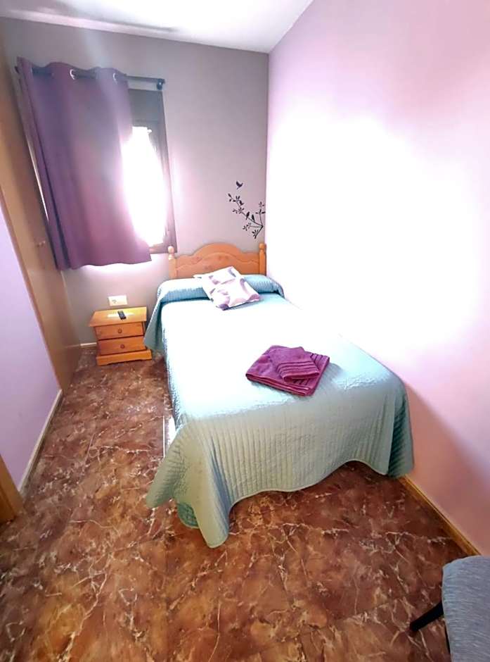 Photo 1 of 7 of Single Room