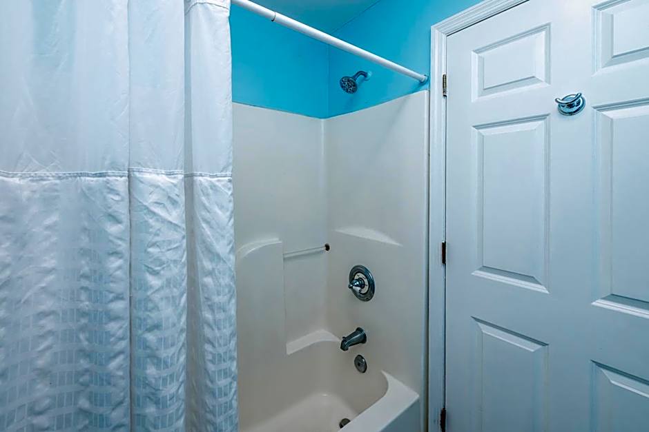 Drifting Sands Oceanfront Hotel