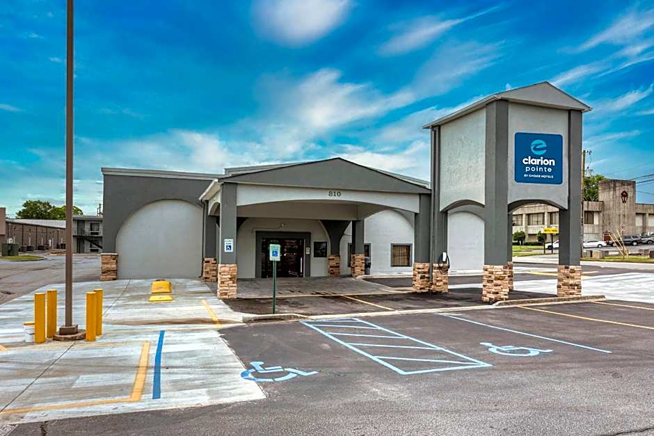 Clarion Pointe Decatur Downtown