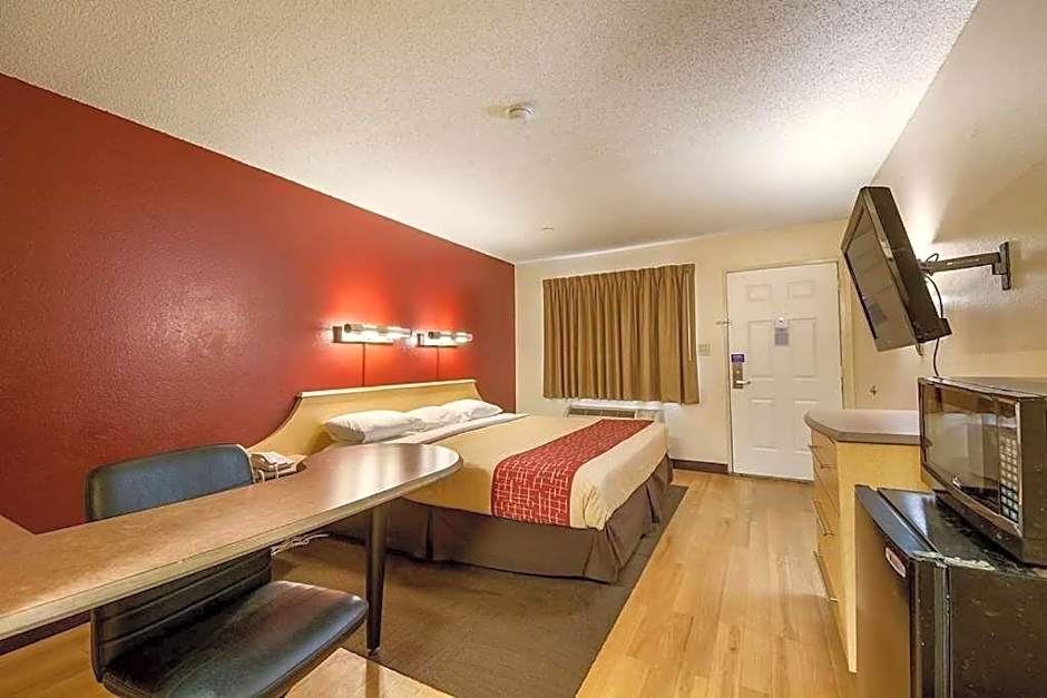 Travelodge by Wyndham San Antonio Lackland AFB